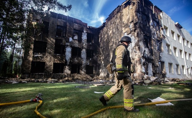 Noc grozy w Ukrainie. Zniszczone budynki i pożary w kilku miastach