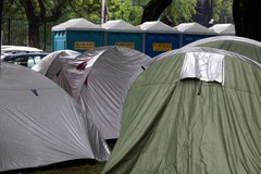 Noc związkowcy spędzili w miasteczku namiotowym