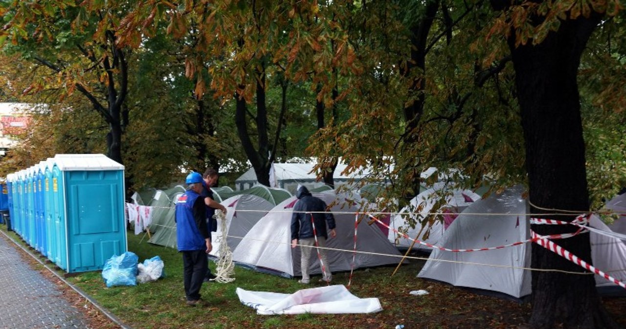 Noc związkowcy spędzili w miasteczku namiotowym