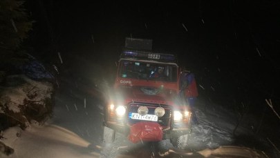 Nocna akcja GOPR-u w Beskidach. Ratownicy proszą: #zostańwdomu