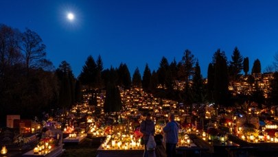 Nocna cisza i światło zniczy. Magia i zaduma we Wszystkich Świętych