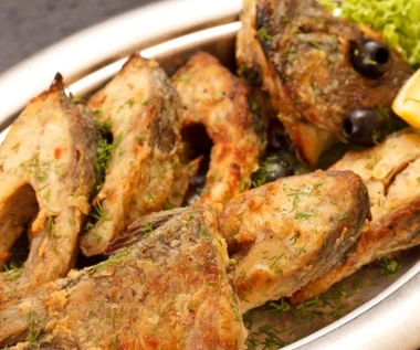 Nocna marynata do karpia. "Wyciąga" z ryby posmak mułu i sprawia, że jest krucha i aromatyczna