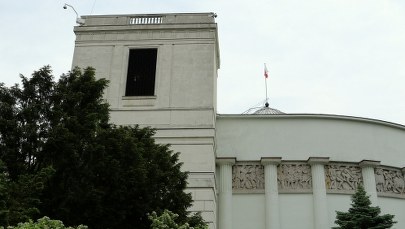 Nocna napaść pod Sejmem. Policja wyjaśnia sprawę