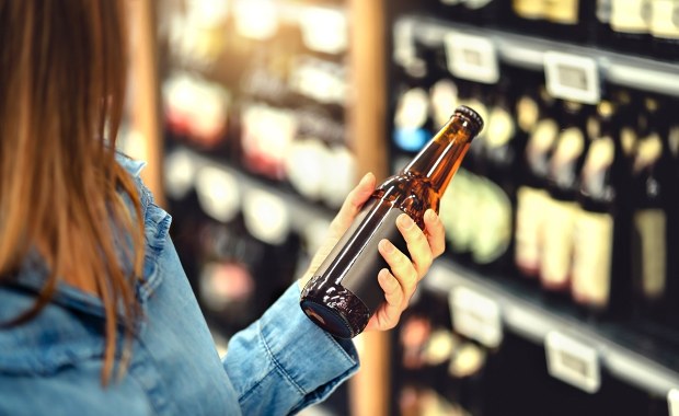 Nocna prohibicja w całej Warszawie. Radni chcą zakazu sprzedaży alkoholu