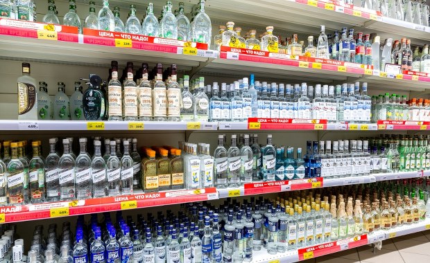 Nocna sprzedaż alkoholu w poznańskich Jeżycach wciąż dozwolona