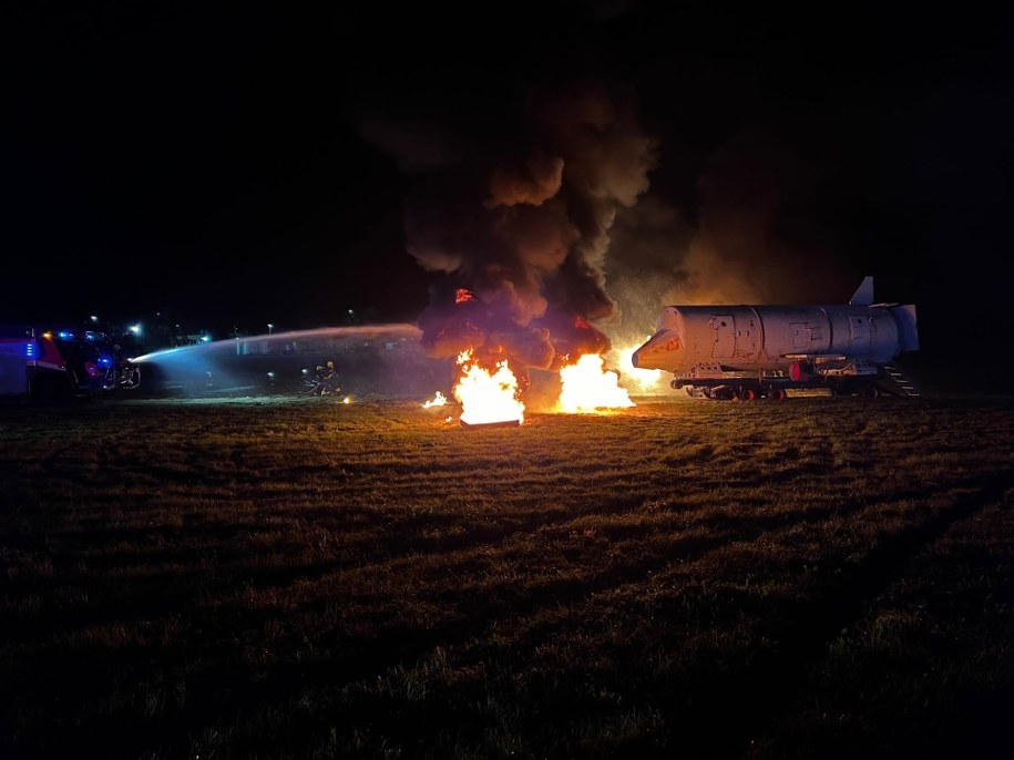 Nocne ćwiczenia na lotnisku /Międzynarodowy Port Lotniczy im. Jana Pawła II Kraków-Balice  /
