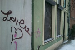 Nocne graffiti w wykonaniu studentek ASP