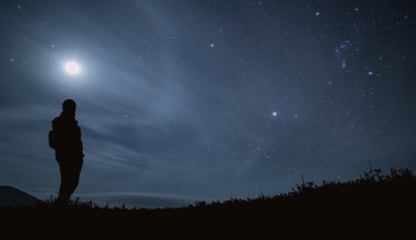 Nocne niebo w styczniu. Deszcze meteorów oraz obfitość koniunkcji  