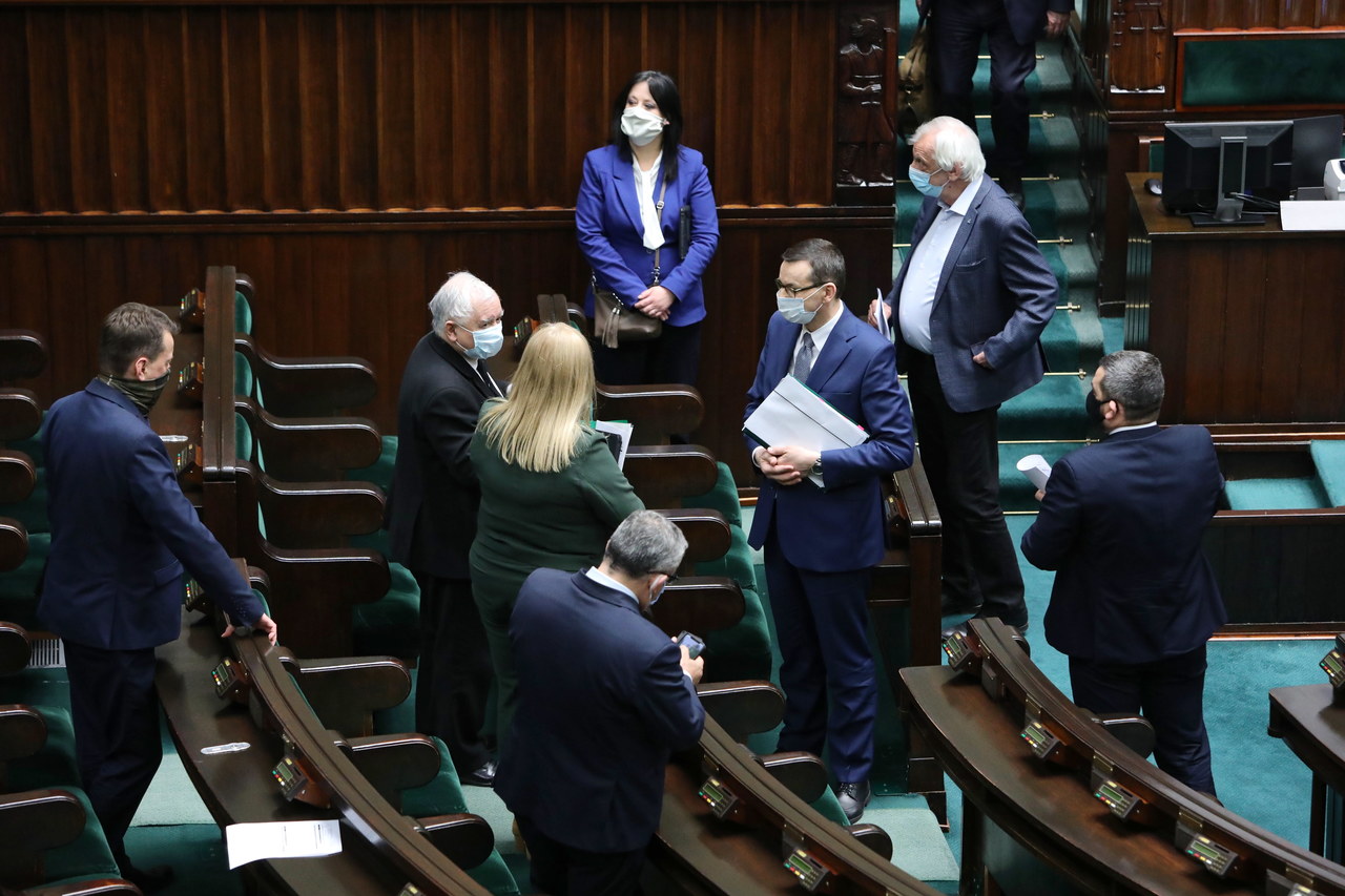 Nocne obrady Sejmu: 95 poprawek Senatu do taczy antykryzysowej rozpatrzone w dwóch głosowaniach