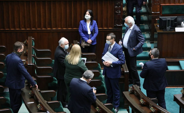 Nocne obrady Sejmu: 95 poprawek Senatu do taczy antykryzysowej rozpatrzone w dwóch głosowaniach
