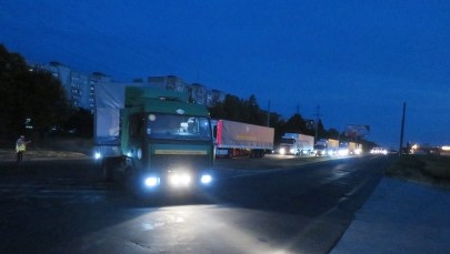 Nocne rozmowy Obamy i Merkel: Konwój musi opuścić Ukrainę