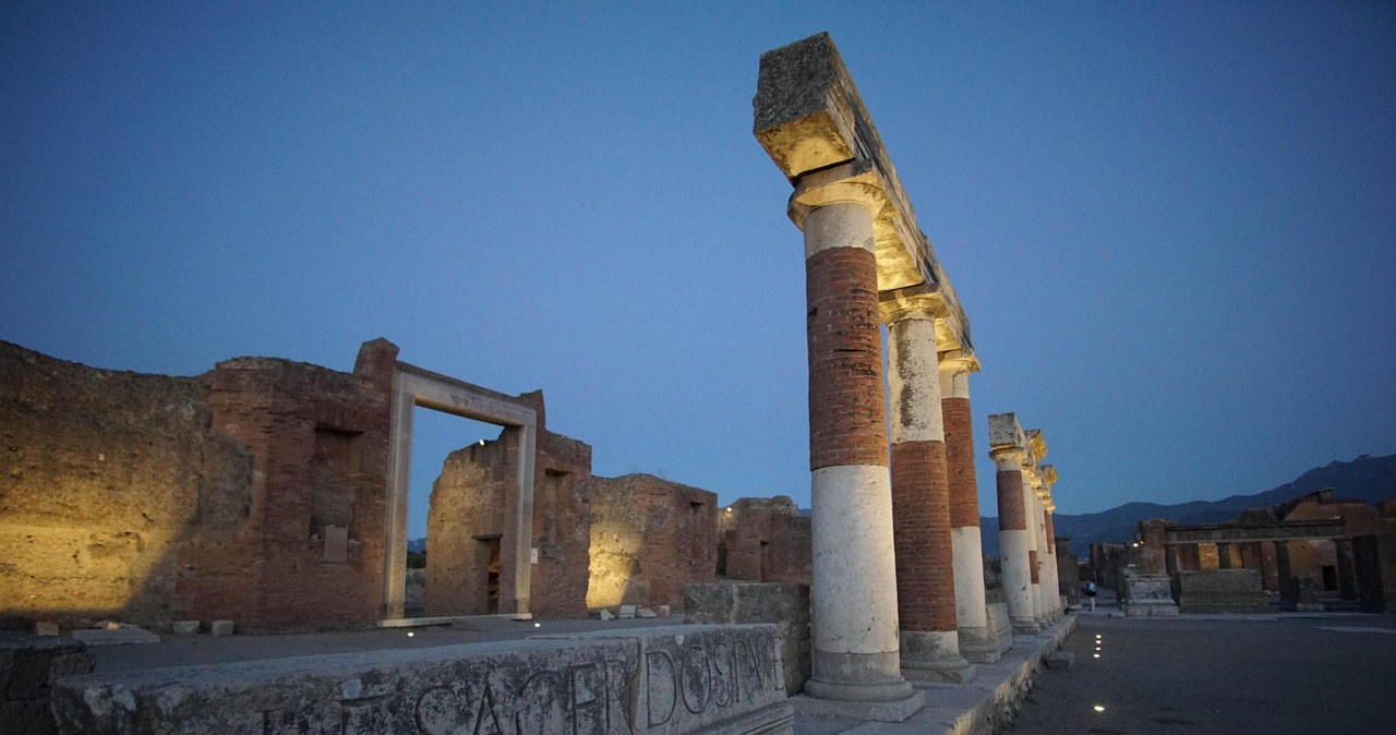 Nocne zwiedzanie odrestaurowanych Pompejów