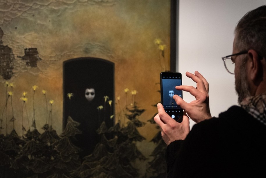 Nocne zwiedzanie wystawy ''Beksiński w Lublinie'' w Centrum Spotkania Kultur w Lublinie /Wojtek Jargiło /PAP