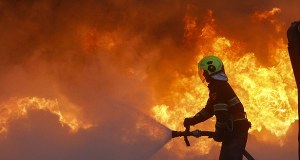 Nocny atak na rosyjskie zakłady. Eksplozje i potężne pożary