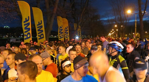 Nocny bieg ukończyło 2 tys. biegaczy /Józef Polewka /RMF FM