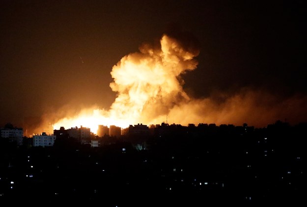 Nocny ostrzał Strefy Gazy /MOHAMMED SABER  /PAP/EPA
