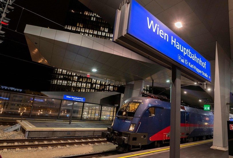 Nocny pociąg z Wiednia do Paryża. Pociągi są znacznie bardziej ekologicznym środkiem transportu niż samoloty. /JOE KLAMAR / AFP /AFP