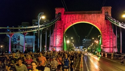 ​Nocny półmaraton we Wrocławiu. Rekordowa liczba biegaczy, spore utrudnienia
