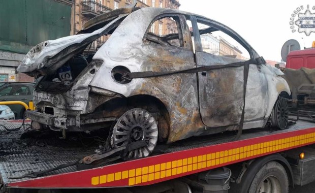 Nocny pościg za nastolatkami na Śląsku. Samochód stanął w ogniu