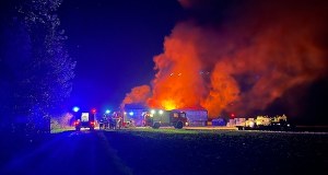 Nocny pożar hali produkcyjnej. Straty są wielomilionowe