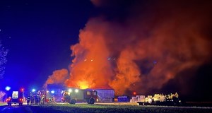 Nocny pożar hali produkcyjnej. Straty są wielomilionowe