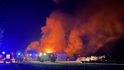 Nocny pożar hali produkcyjnej. Straty są wielomilionowe