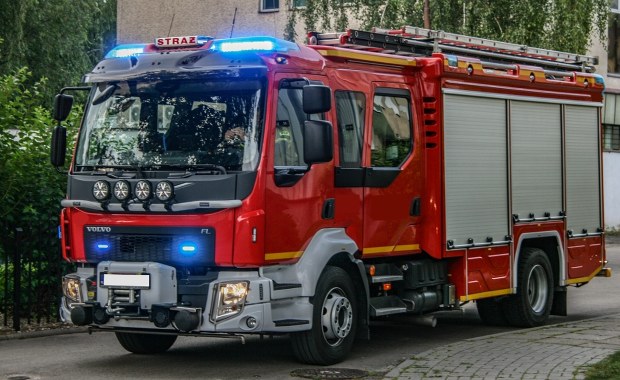 Nocny pożar kamienicy. Przebywali w niej bezdomni