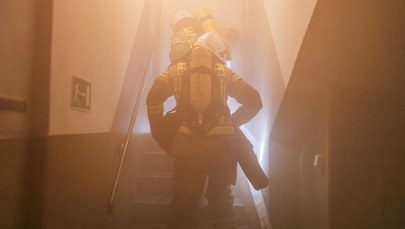 Nocny pożar pod Warszawą. Ucierpiały dwie osoby, lądował LPR