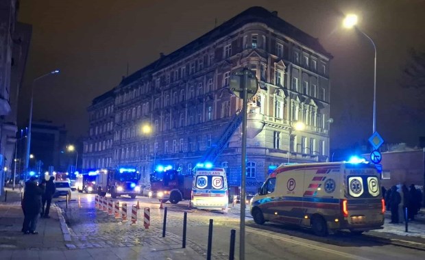 Nocny pożar we Wrocławiu. Ewakuacja i trzy osoby w szpitalu