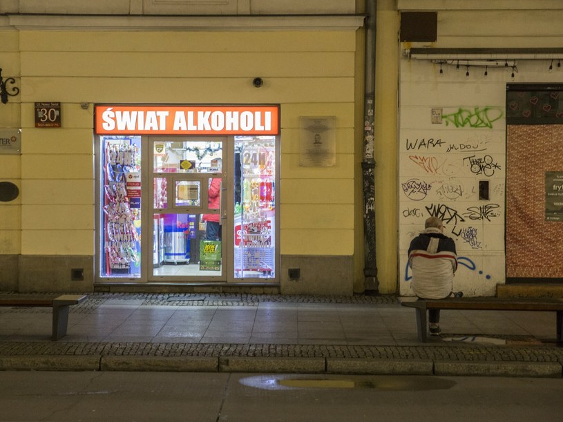 Nocny zakaz sprzedaży alkoholu w Warszawie? Prezydent stolicy zabrał głos /Marek Berezowski /Reporter