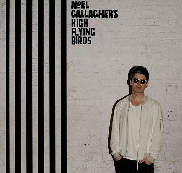 Noel Gallagher na okładce albumu "Chasing Yesterday" /