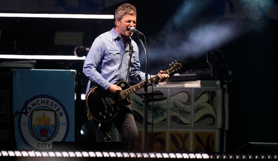 Noel Gallagher podczas koncertu w walijskim Cardiff (zdjęcie z 4 lipca 2025 r.) /AFP STRINGER/AFP /East News