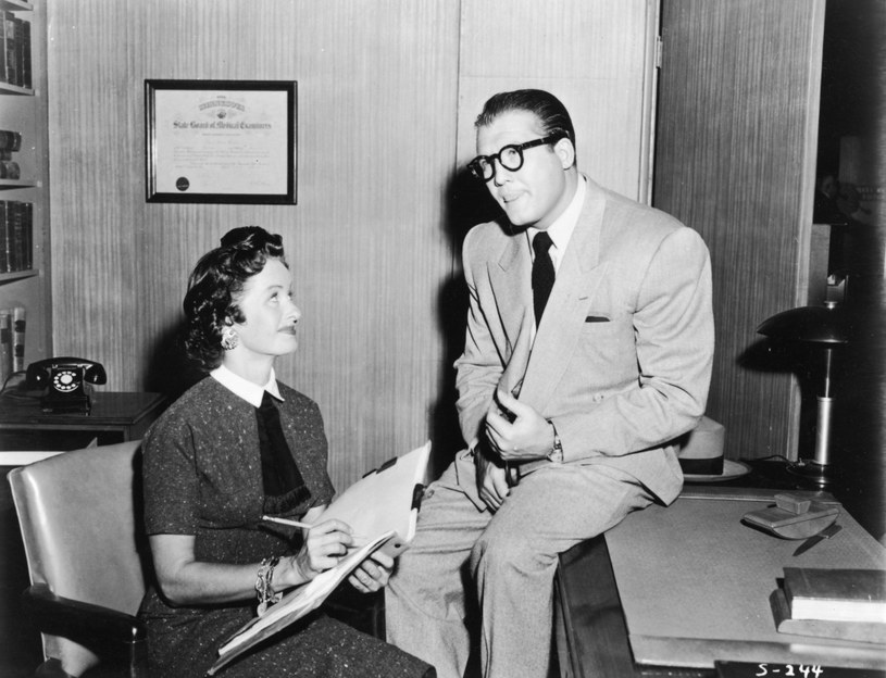 Noel Neill (Lois Lane), George Reeves (Clark Kent) /Hulton Archive /Getty Images