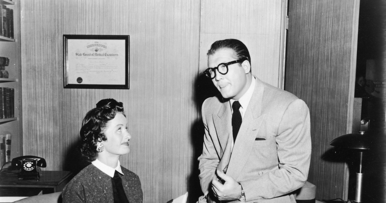 Noel Neill (Lois Lane), George Reeves (Clark Kent) /Hulton Archive /Getty Images