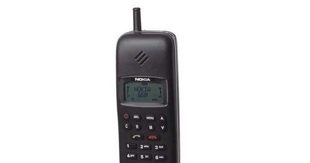 Nokia 1011 - pierwsza komórka Nokii. Data premiery: 10 listopada 1992 /materiały prasowe