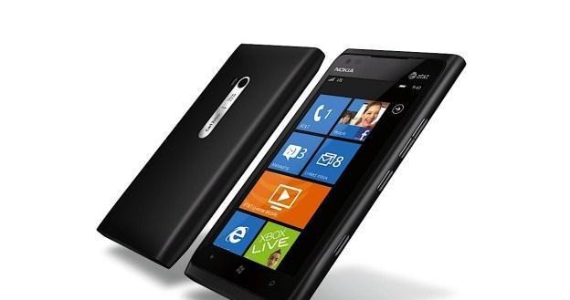 Nokia Lumia 900 doczeka się następcy dopiero na jesieni /materiały prasowe