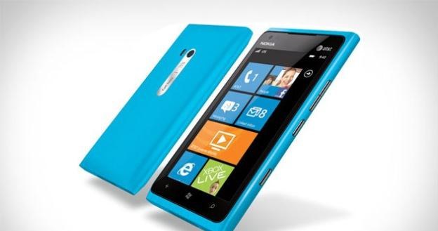 Nokia Lumia 900 - przed debiutem nowych modeli, jej cena spadnie /materiały prasowe