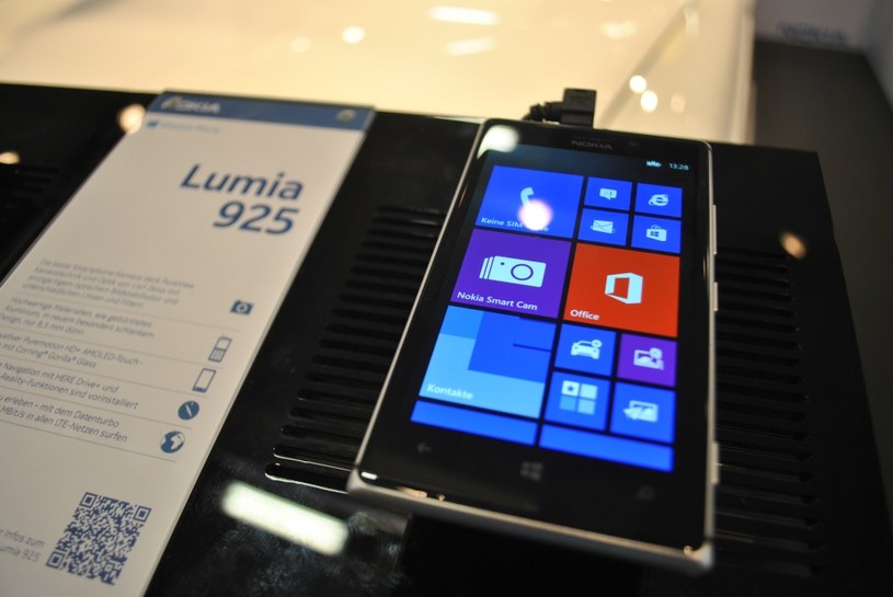 Nokia Lumia 925 - metal to nie wszystko. Pod maską znajdziemy tę samą Lumię, co wcześniej /INTERIA.PL