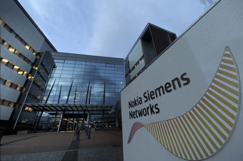 Nokia wykupuje udziały spółki Siemens w Nokia Siemens Networks /AFP