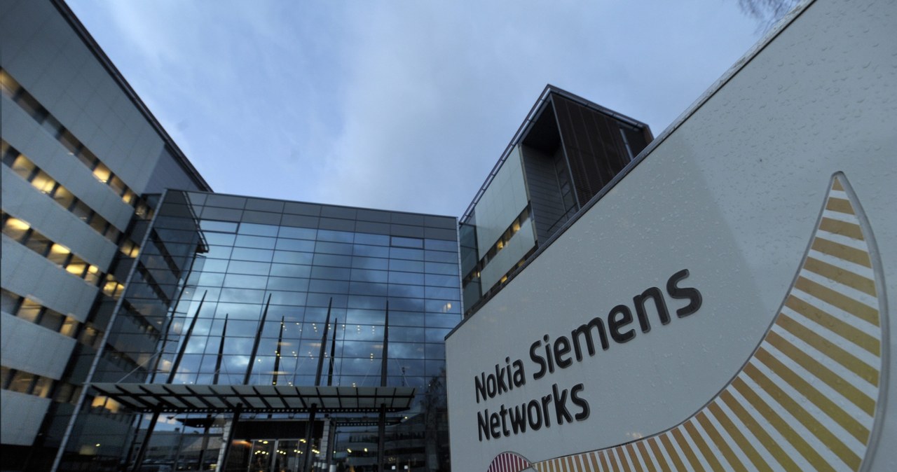 Nokia wykupuje udziały spółki Siemens w Nokia Siemens Networks /AFP