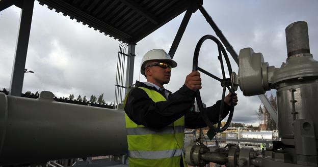 Nord Stream 2 powstaje po cichu za zgodą Niemiec... /AFP