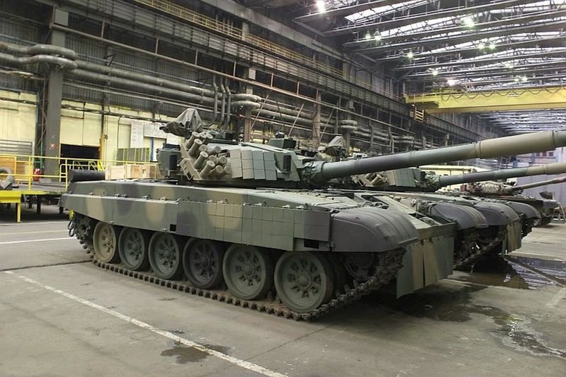 Norma zużycia paliwa dla czołgu PT-91 Twardy to 480 l/100 km /INTERIA.PL