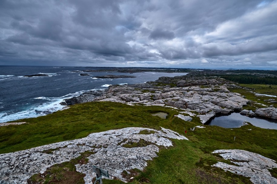 Norwegia. Pradawna pułapka na wieloryby odkryta pod wodą /Shutterstock