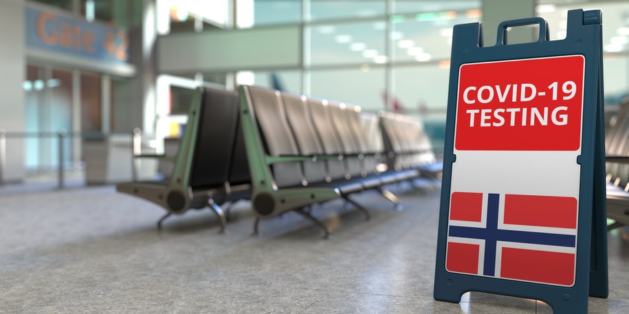 Norwegia: Wymóg poddania się testowi na Covid-19 dla podróżnych, także zaszczepionych /shutterstock /