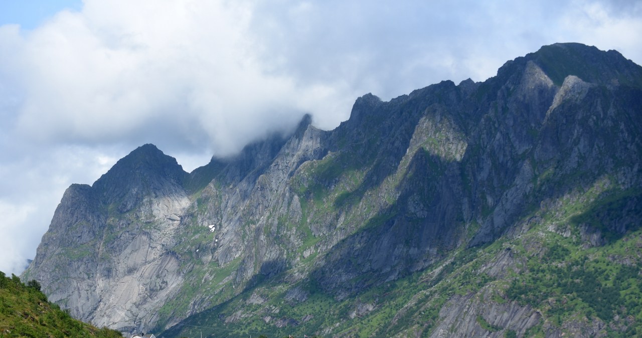 Norwegia zachwyca fiordami, surowymi krajobrazami oraz zorzą polarną /East News