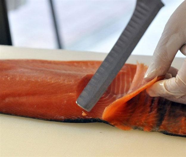 Norwegowie sprzedają za granicę głównie łososia hodowlanego /AFP
