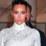 Noszą je Kim Kardashian i Wersow. Powraca trend z lat 90.