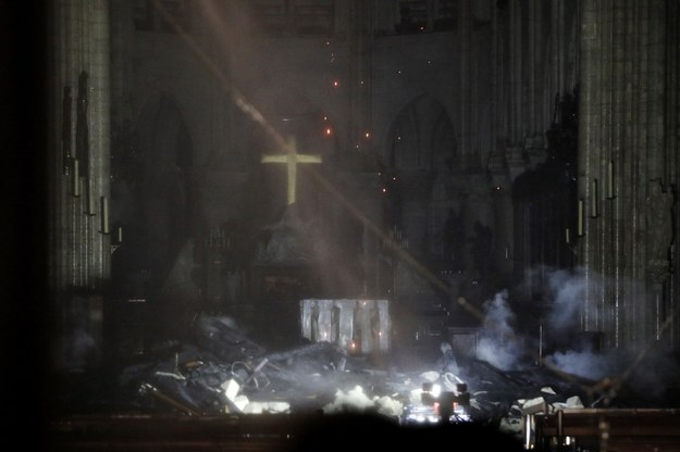 Notre Dame po pożarze /YOAN VALAT  /PAP/EPA