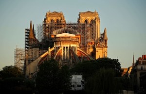 Notre-Dame rok po pożarze. Znowu zabrzmi dzwon, ale ciągle wiele niewiadomych. "Katedra nie jest uratowana"