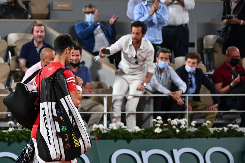 Novak Djokovic abandona la cancha / AFP / AFP ANNE-CHRISTINE POUJOULAT / / AFP